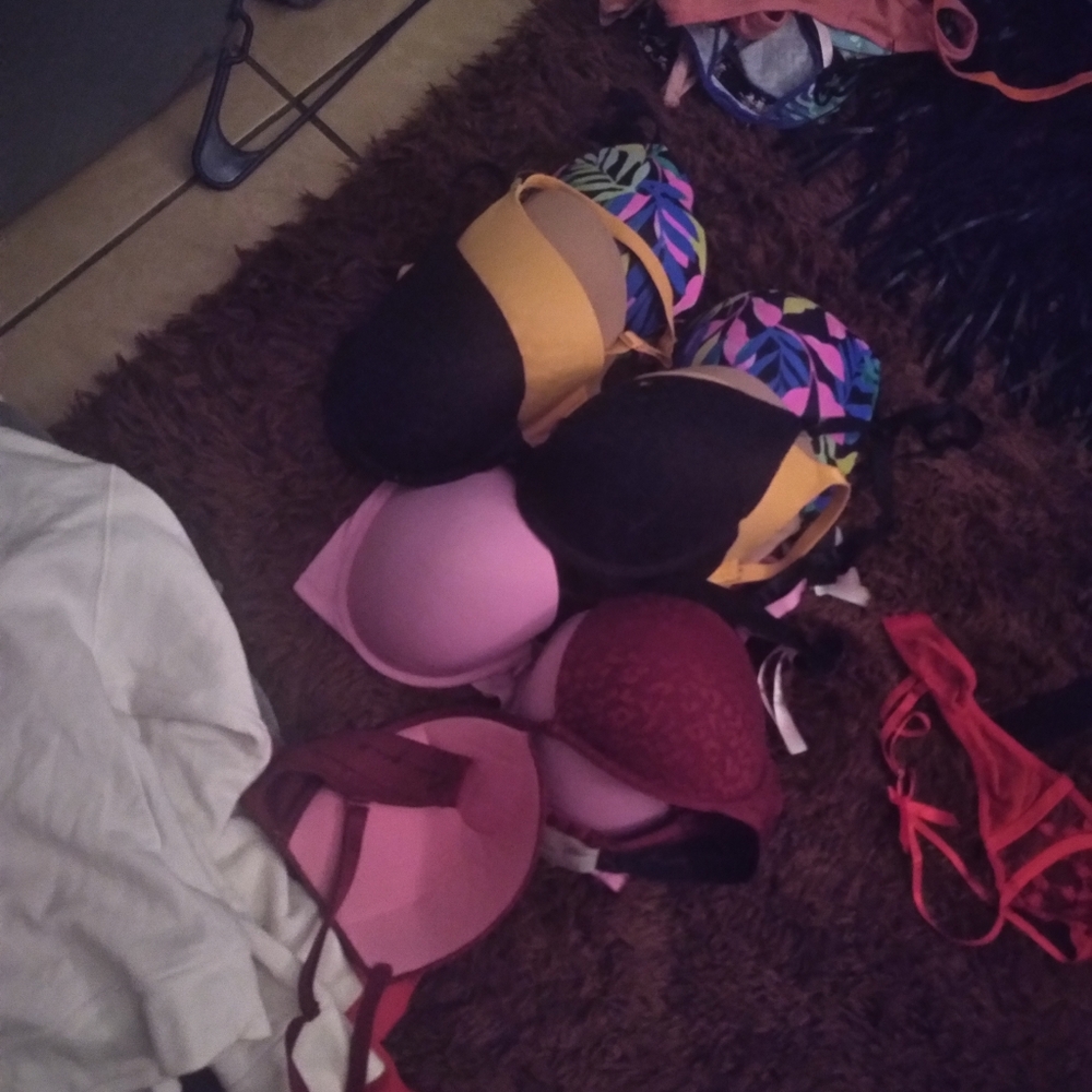 Clothes - Picture 4 of 16